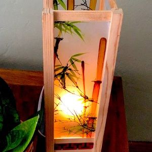 A pretty Vietnamese lamp …..ñ.very cheap because it has that little scratch.